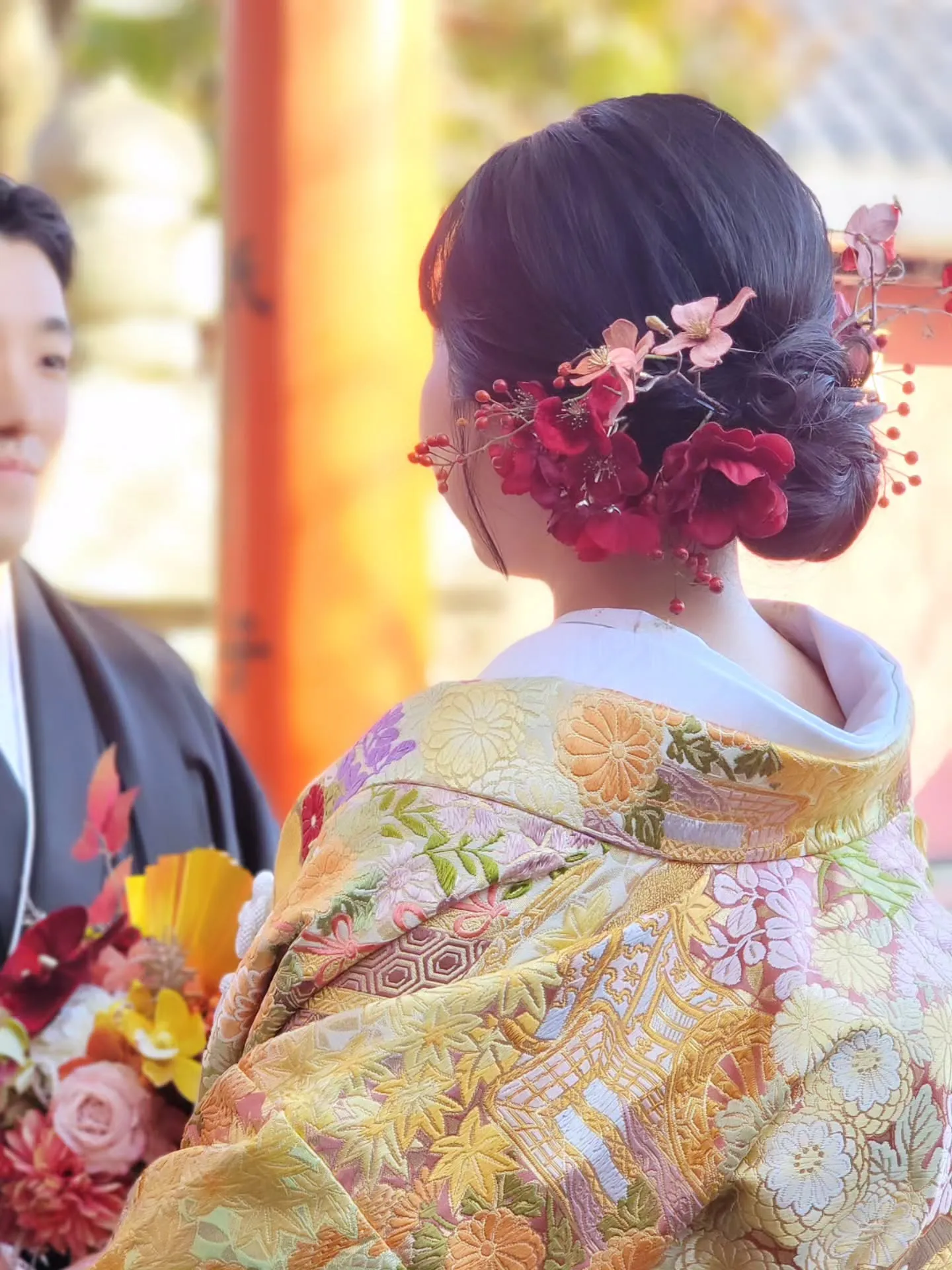 鮮やかなアーティフィシャルフラワーをお持ちされ