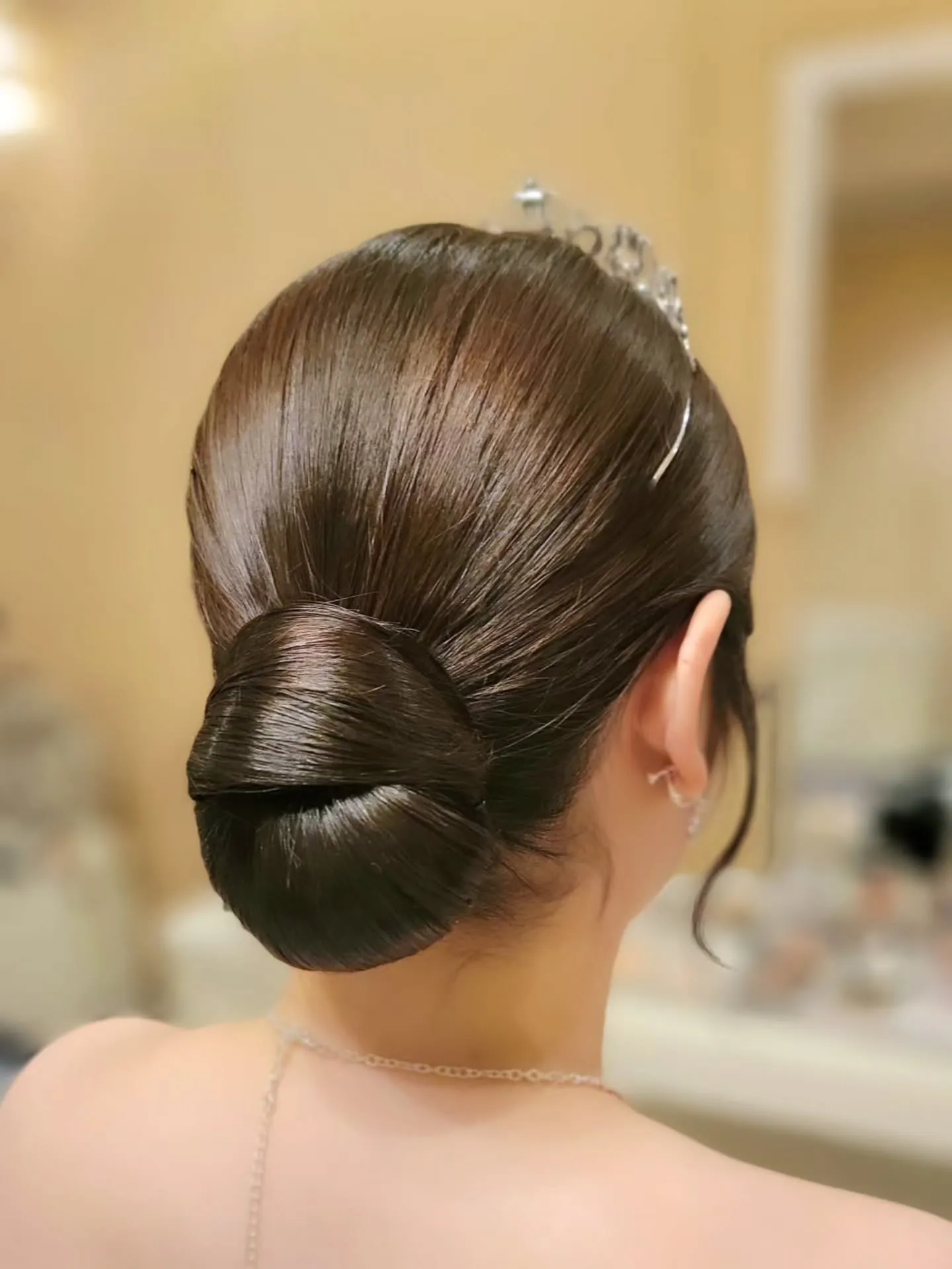 年齢関係なく上品に仕上がるヘアースタイル✨