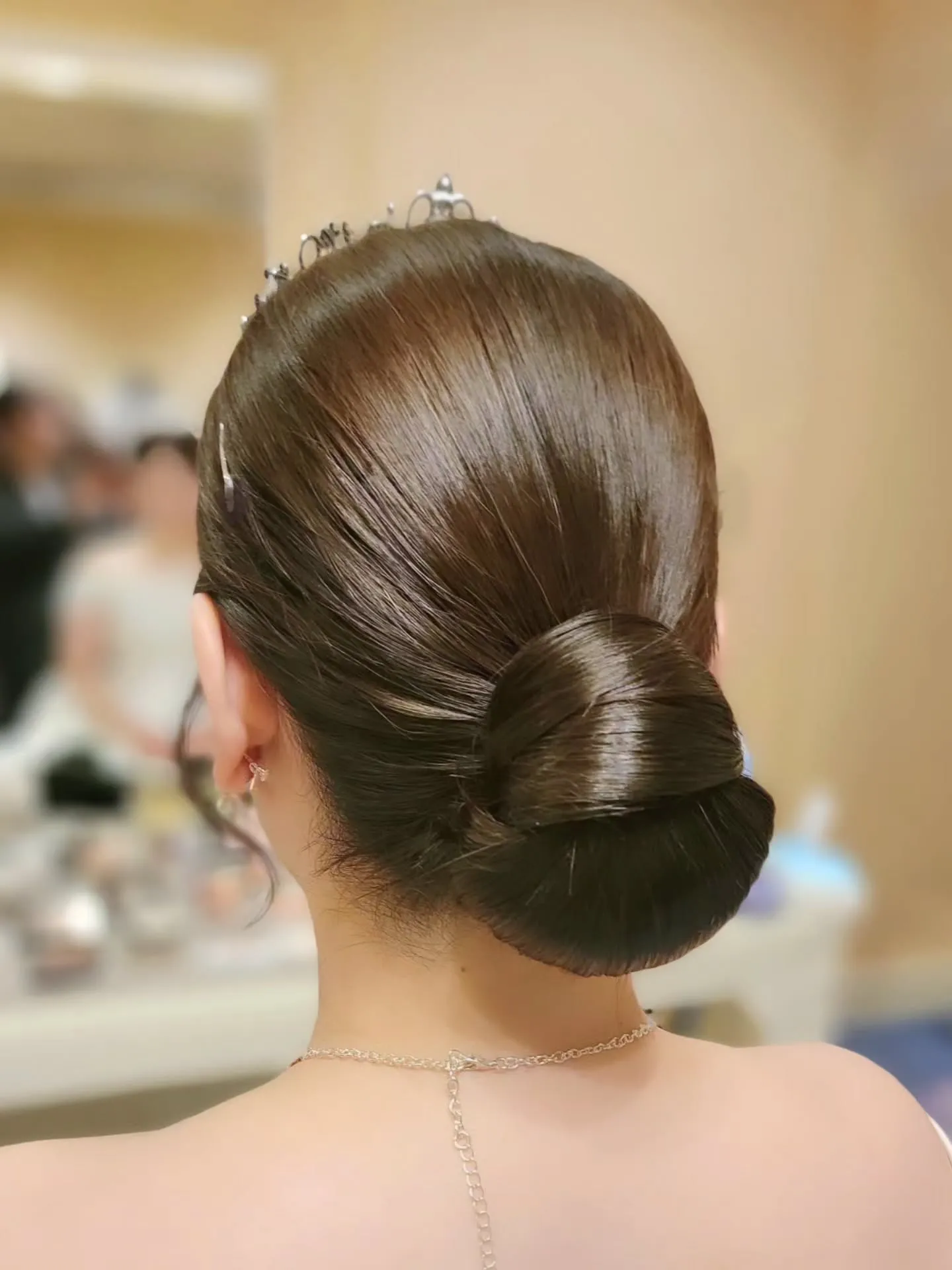 年齢関係なく上品に仕上がるヘアースタイル✨