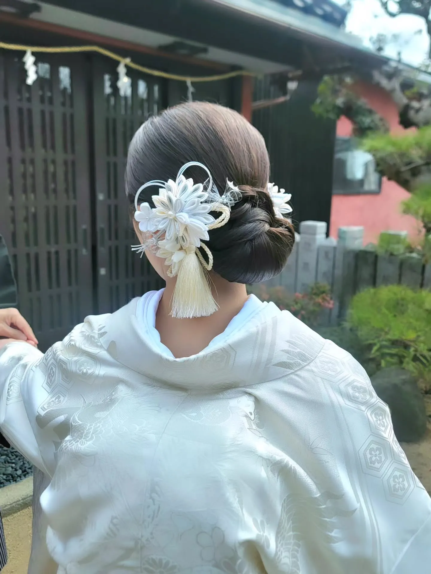 白無垢に白ベースの柔らかな雰囲気の可愛いヘアー飾り✨