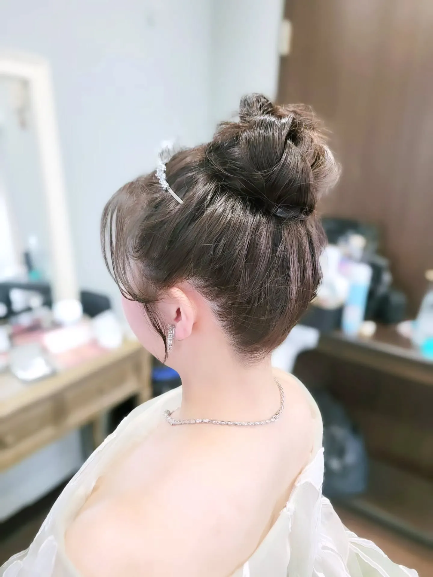 白無垢に白ベースの柔らかな雰囲気の可愛いヘアー飾り✨